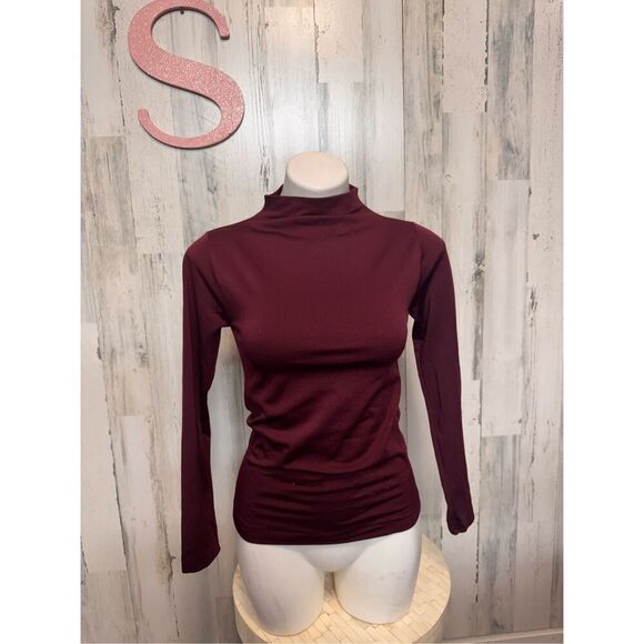 Long sleeve top size small - Picture 2 of 7